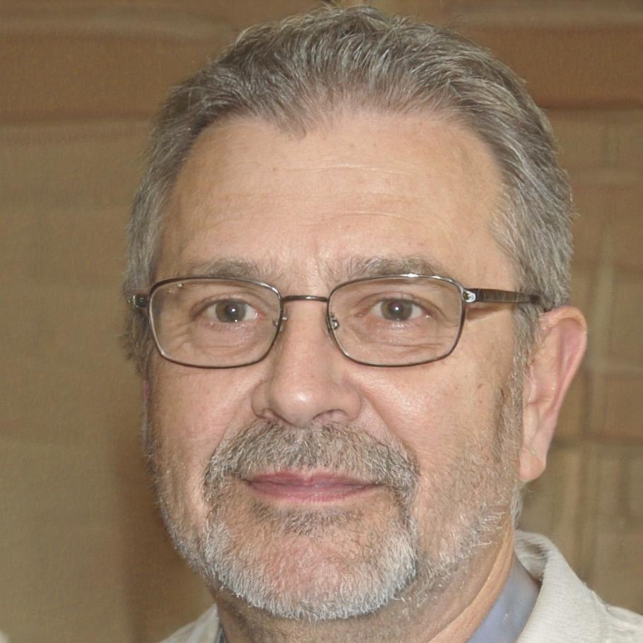 Carlos Mendoza, instructor de finanzas